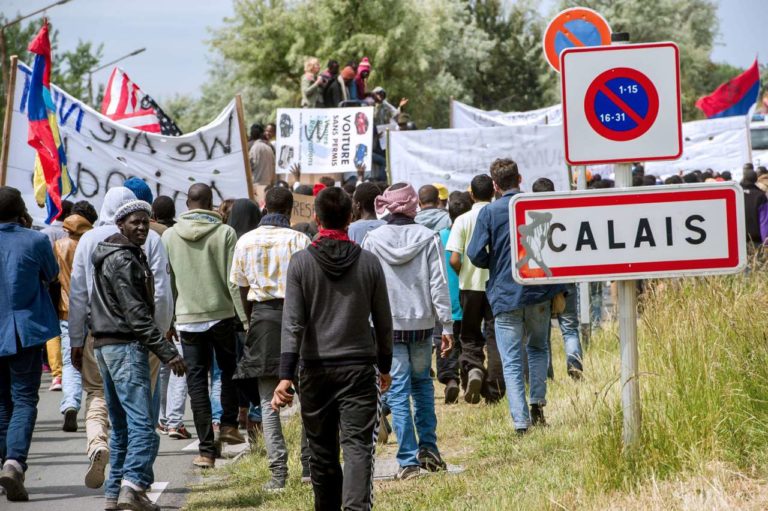 Calais, MSF: Smantellamento inevitabile, ma non risolve la situazione di chi fugge