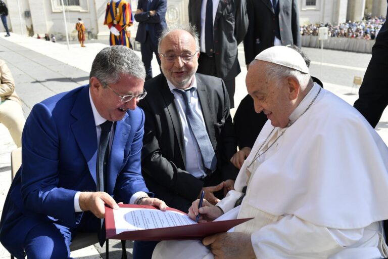Da oggi la Carta di Assisi porta la firma di Papa Francesco