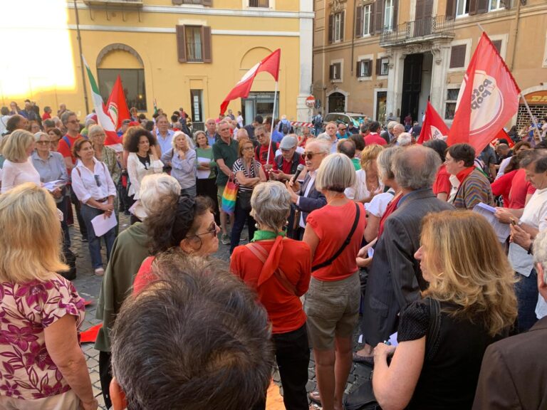 Autonomia, opposizione in piazza Montecitorio con i comitati per la Costituzione. Articolo 21 c’era