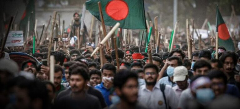 In Bangladesh la polizia spara sugli studenti