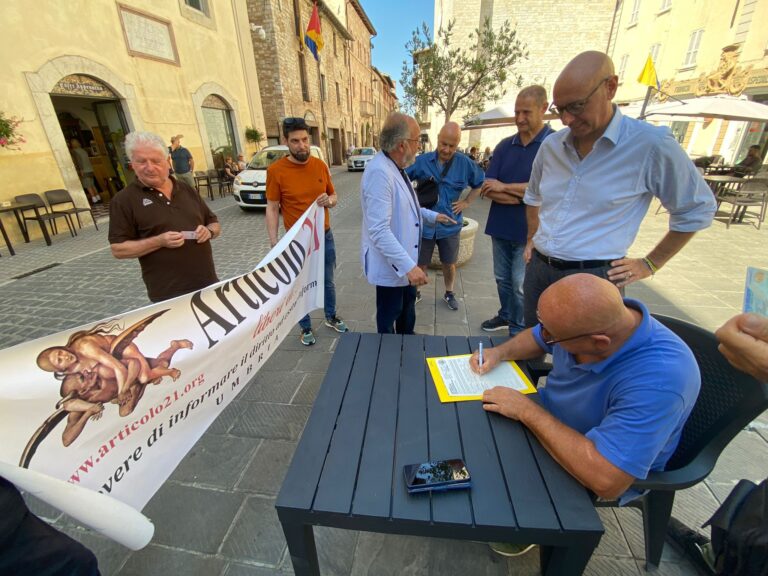 Tantissime firme a Gualdo Tadino contro lo Spaccaitalia