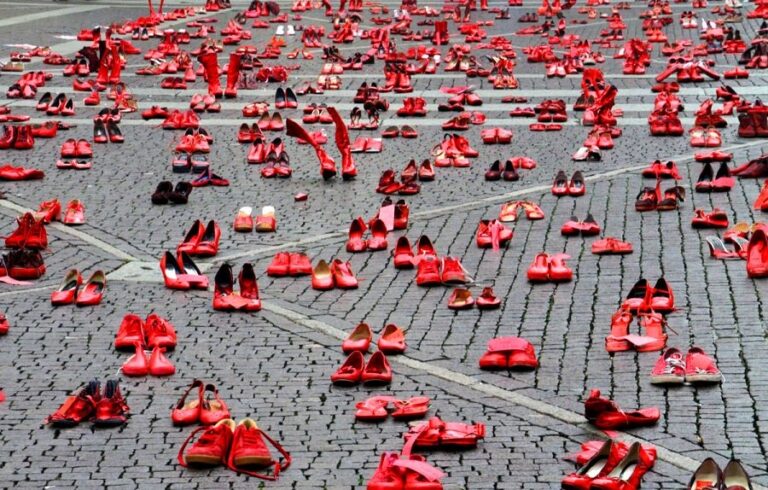 “ ZAPATOS ROJOS ”  – Un Progetto per Donne Vittime di Violenza